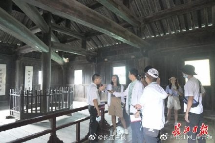 奇!武当山“一柱十二梁”支撑五层楼六百年 奇!武当山“一柱十二梁”支撑五层楼六百年