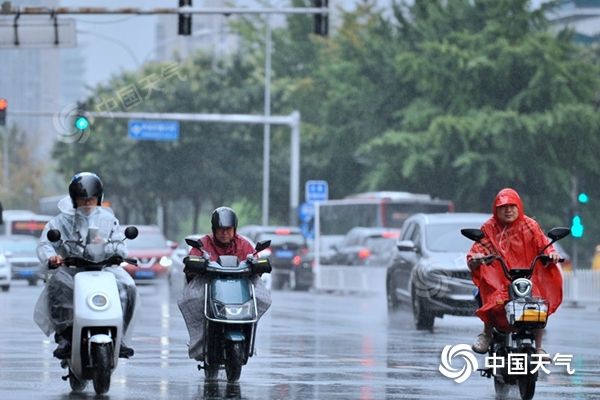 台风“木兰”携风雨影响华南 重庆等地高温或破纪录