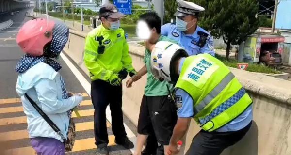 好险！就在洪都高架快速路！幸好……