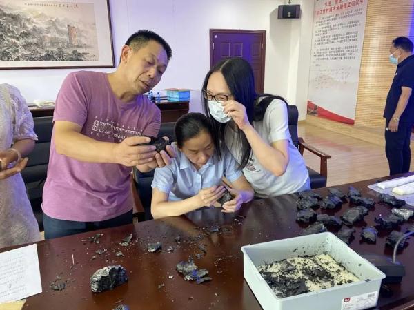 家中失火，约30万元现金烧成灰！银行兑换14万余元