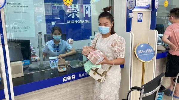 家中失火，约30万元现金烧成灰！银行兑换14万余元