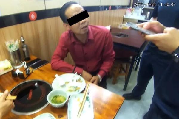 可恨！“干儿子”骗走八旬老人两套房！