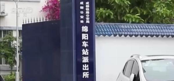 铁轨上拍“美照”并上传至社交平台 摄影师被警方行政拘留 铁轨上拍“美照”并上传至社交平台 摄影师被警方行政拘留