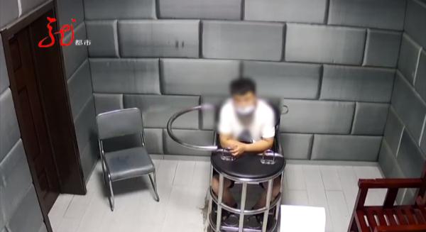 哈尔滨一出租车司机被贴罚单，心存不满！他竟然这样做……惹事了！