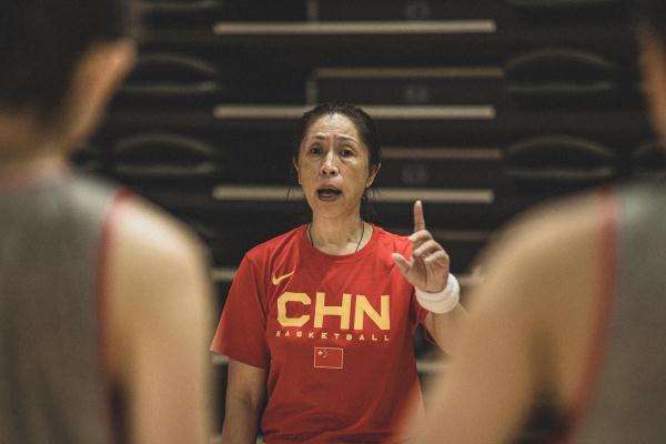 中国女篮开启欧洲拉练：韩旭李月汝缺席，世界杯目标奖牌