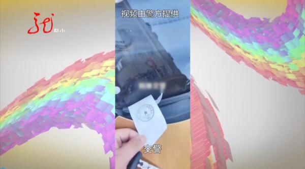 哈尔滨一出租车司机被贴罚单，心存不满！他竟然这样做……惹事了！