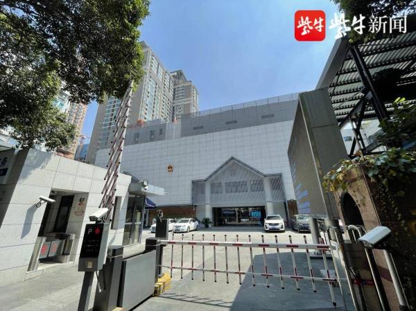 要求邻居拆除门口摄像头获法院支持，法官：居民在楼道内享有隐私权
