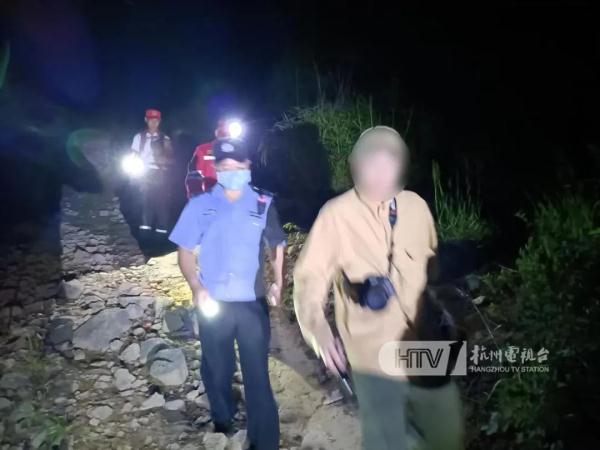 后悔！后怕！凌晨，一年轻男子瑟瑟发抖：救救我……