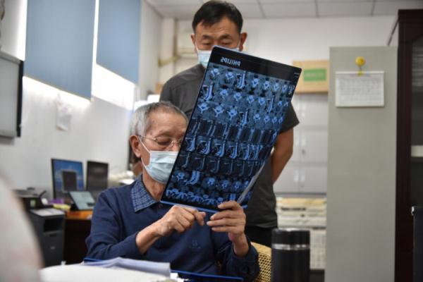 81岁老中医义诊16年不收分文！只开方，不卖药…