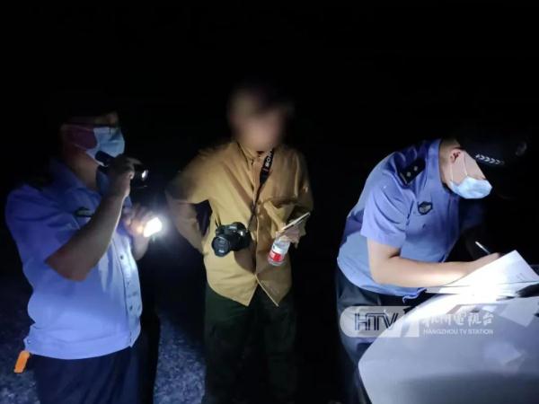 后悔！后怕！凌晨，一年轻男子瑟瑟发抖：救救我……