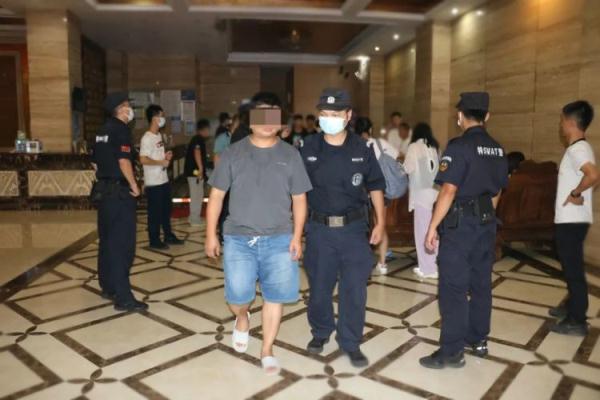 一卖淫团伙41人落网！在酒店提供特殊服务，并安插“明哨”和“暗哨”望风