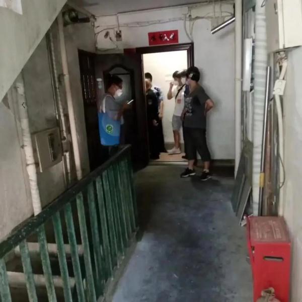 沪上一小区：10平米4张床8租客，有人翻个身竟然坠楼…