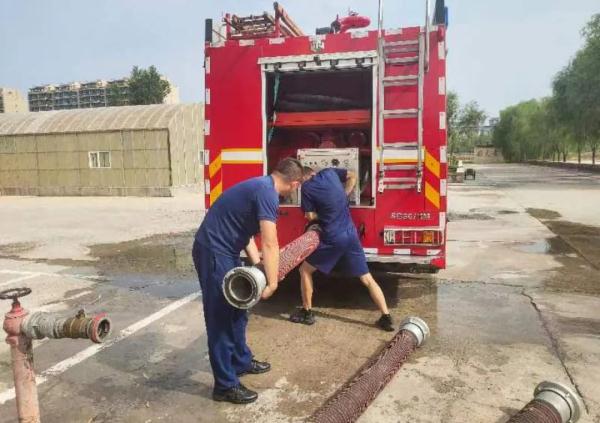 暴雨来袭，呼和浩特消防员深夜解救被困群众……