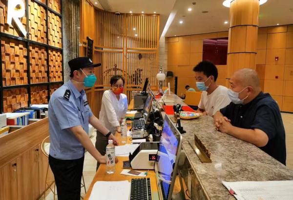 报警类警情同比降33.9%!上海公安夏季治安打击整治“百日行动”获阶段性成效 报警类警情同比降33.9%!上海公安夏季治安打击整治“百日行动”获阶段性成效