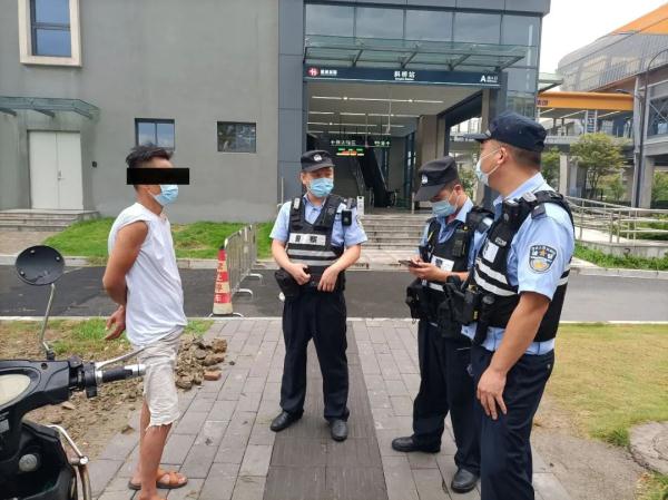 偷了电动车却迷路了，竟然找上警察叔叔…