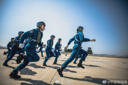 首批00后飞行学员顺利结业！