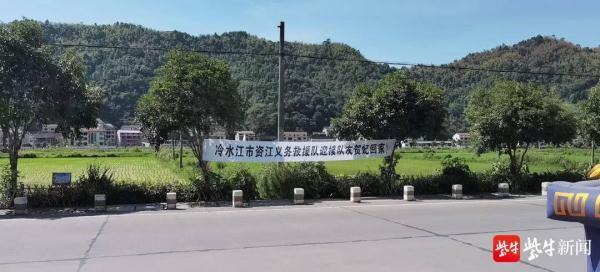 张家界坠亡女骑手将下葬，丈夫：留30万给妻子父母，会努力抚养孩子们