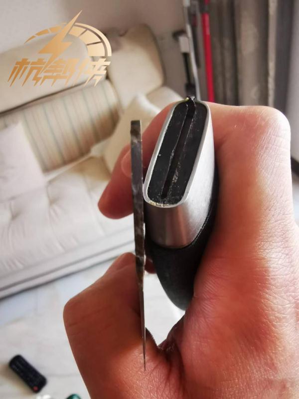 一刀两断？杭州男子切西瓜，一刀下去刀…断…了…