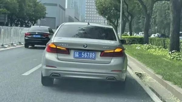 街头惊现"猛"字车牌！这是打哪儿来的？