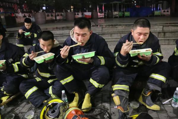 参加灭火救援1600余起，准备明年转业回家的他却不幸牺牲！