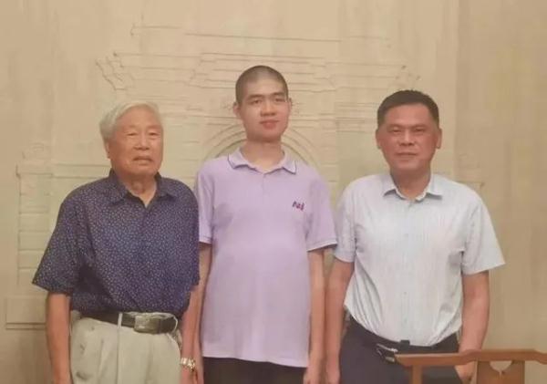 祖孙三代全上清华!他和祖父、父亲成了校友… 祖孙三代全上清华!他和祖父、父亲成了校友…