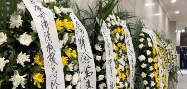 追记一等功！“烈火英雄”万惠文追悼会在重庆举行