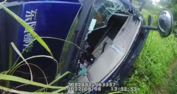 罐式货车转弯速度太快！下一秒，“轰——”