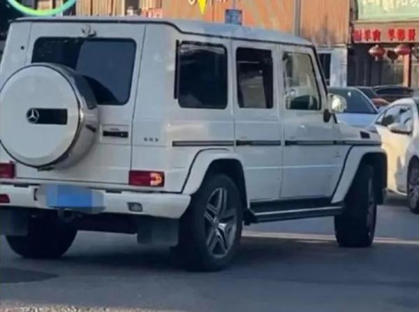 开车逆行，女星道歉