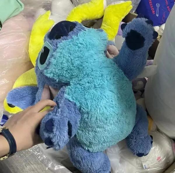 玲娜贝儿“骨折价”？民警冲入直播间抓走霸榜带货大V！网友都看傻