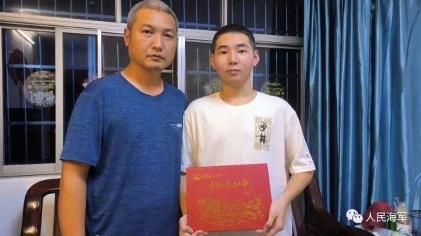 从军娃到军人！“兵王”儿子考上军校