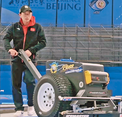 修冰找平 &nbsp;细心打磨（工匠绝活）