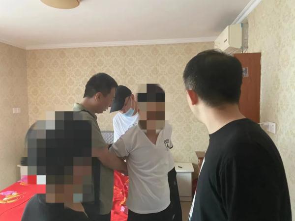 过分，偷到人家婚礼上来了！