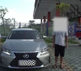 高速出口一个急刹，后车被迫上演“夹缝逃生”！