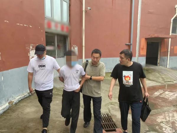 过分，偷到人家婚礼上来了！