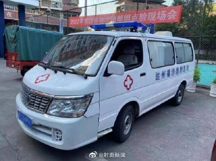 装上警灯冒充120 男子买报废救护车拉病人 装上警灯冒充120 男子买报废救护车拉病人