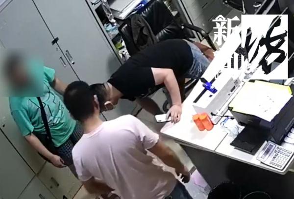 上海爷叔购物车上放推车?暗藏玄机 上海爷叔购物车上放推车?暗藏玄机