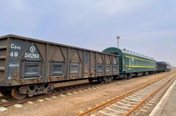 只有一节客车车厢!这趟通勤列车,让职工充满期待…… 只有一节客车车厢!这趟通勤列车,让职工充满期待……