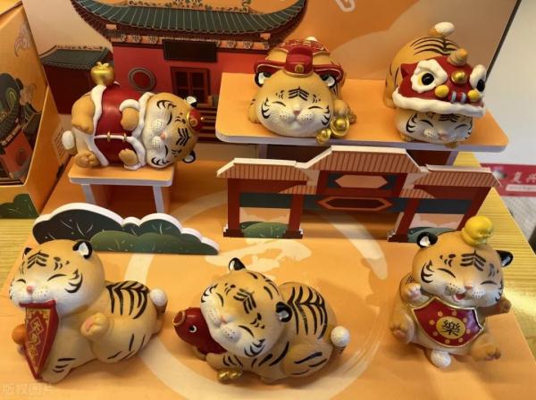 厂商为提高知名度频打“擦边球” 火爆盲盒如何有序发展