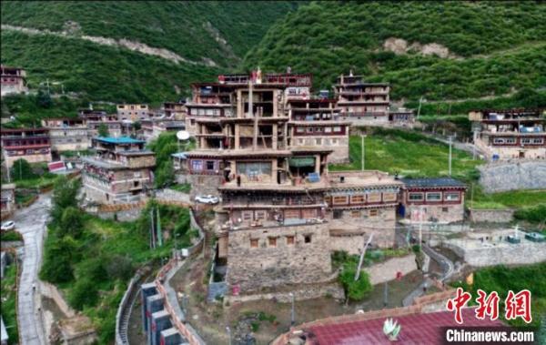 直击“活”了近700岁的四川壤塘藏式老碉房 直击“活”了近700岁的四川壤塘藏式老碉房