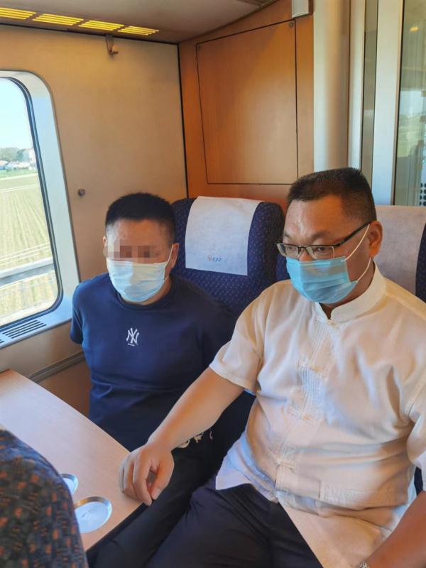 热血教官送教路上生擒盗窃犯