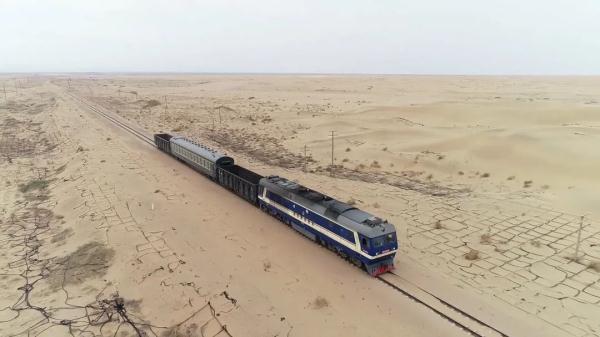 只有一节客车车厢!这趟通勤列车,让职工充满期待…… 只有一节客车车厢!这趟通勤列车,让职工充满期待……