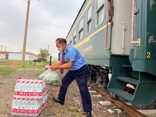 只有一节客车车厢!这趟通勤列车,让职工充满期待…… 只有一节客车车厢!这趟通勤列车,让职工充满期待……