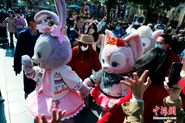 42元卖玲娜贝儿？民警直捣直播间