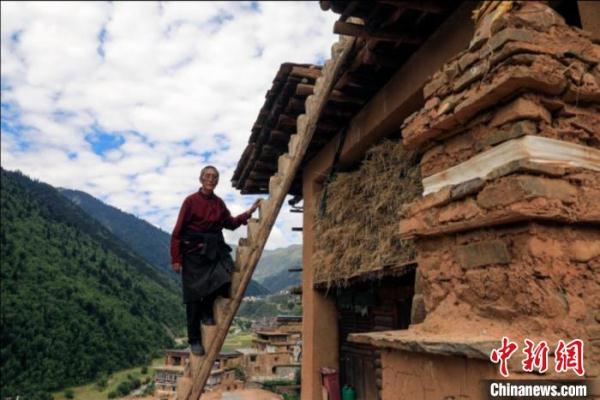 直击“活”了近700岁的四川壤塘藏式老碉房 直击“活”了近700岁的四川壤塘藏式老碉房