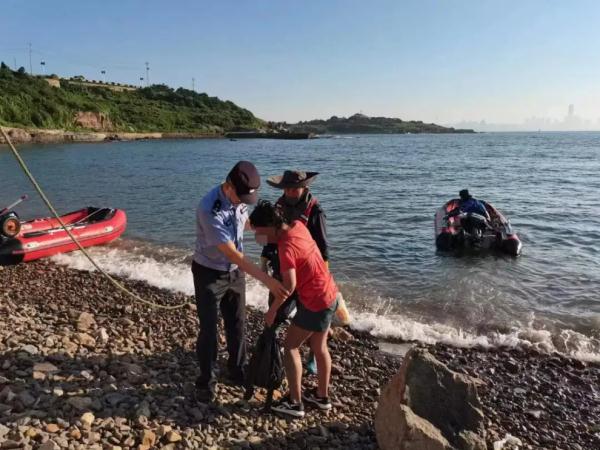 女游客在海面上漂浮一夜后被救，被救女子：一晚上，我不敢睡