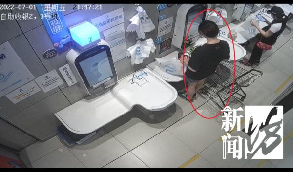 上海爷叔购物车上放推车?暗藏玄机 上海爷叔购物车上放推车?暗藏玄机