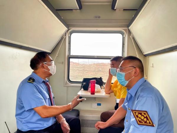 只有一节客车车厢!这趟通勤列车,让职工充满期待…… 只有一节客车车厢!这趟通勤列车,让职工充满期待……