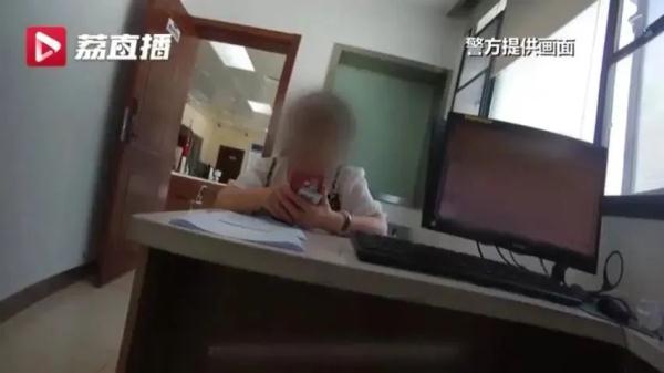 男子用偷来的手机美美自拍，这个功能让他暴露了