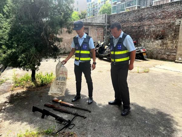 施工工地发现废弃枪支 义警立即上报妥善处置 施工工地发现废弃枪支 义警立即上报妥善处置
