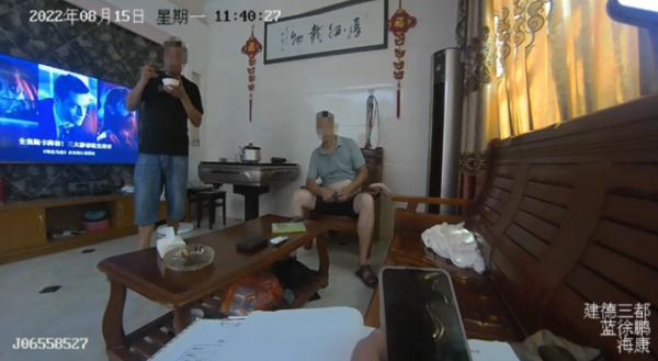 “怎么不说话，感到心痛了？”杭州民警一张嘴，把骗子说感动了